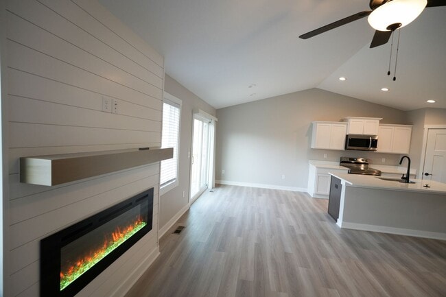 Foto del edificio - Beautiful 3 Bed Ranch Home w/ fully finish...