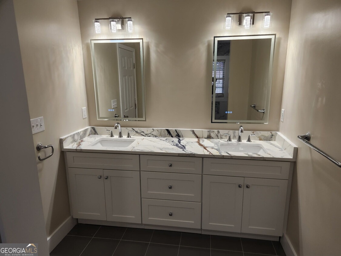 Primary Photo - 5170 Lost Dutchman Dr