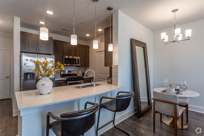 Kitchen - Lakeside Row Apartments