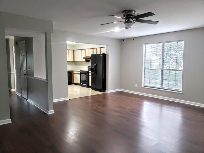 Building Photo - 5031 Village Green Way