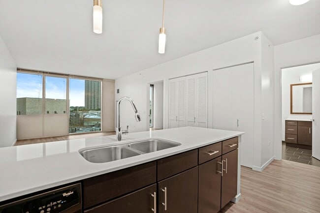 Foto del edificio - 3750 N Halsted St