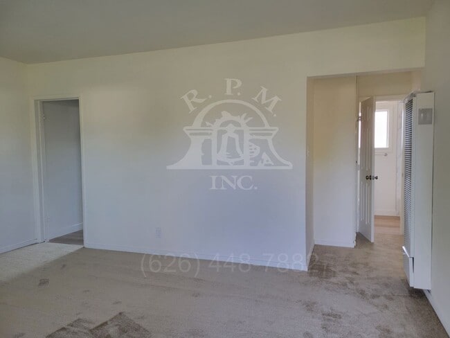 Foto del edificio - Forest Grove St 11238-11246