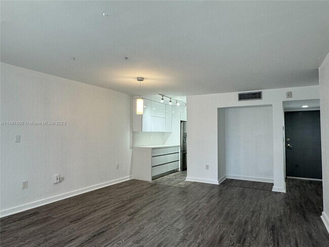 Building Photo - 10400 SW 108th Ave