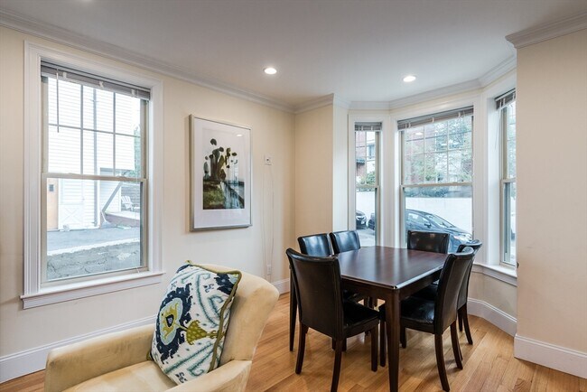 Foto del edificio - 1 Larose Pl