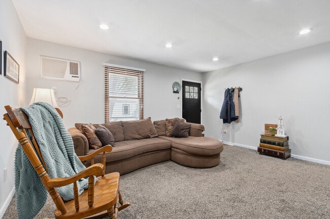 Building Photo - 309 S Joliet St