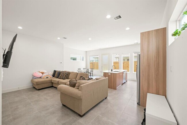 Building Photo - 4425 Bora Bora Ln