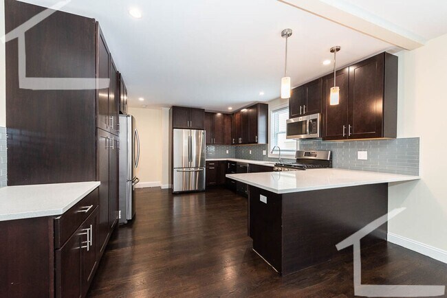 Building Photo - 116 Jerome St