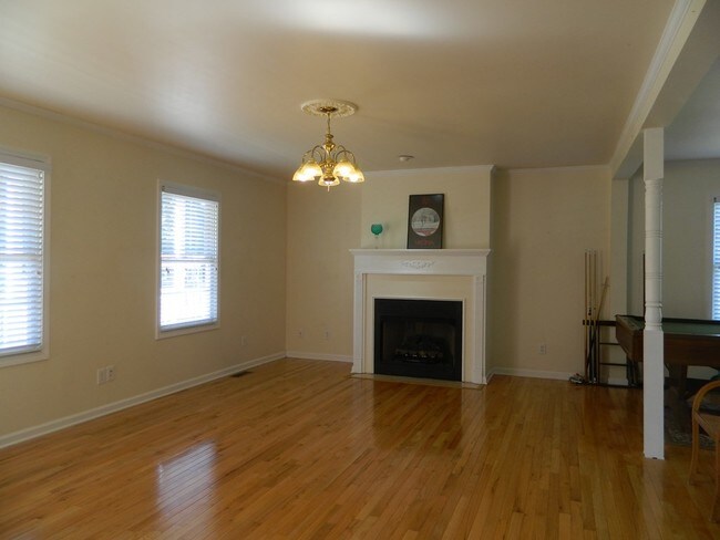 Building Photo - 103 Hillside Dr