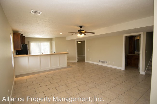 Building Photo - 512 Stonemont Dr
