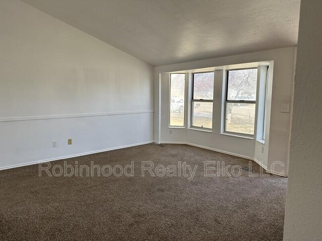 Building Photo - 1235 Dotta Dr
