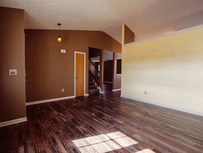 Building Photo - 310 Imperial Dr