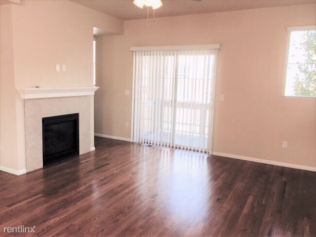Foto del edificio - 3 br, 2.5 bath Townhome - 9498 Halstead Lane
