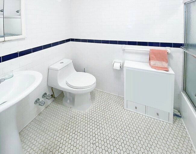Foto del edificio - 220 W 111th St