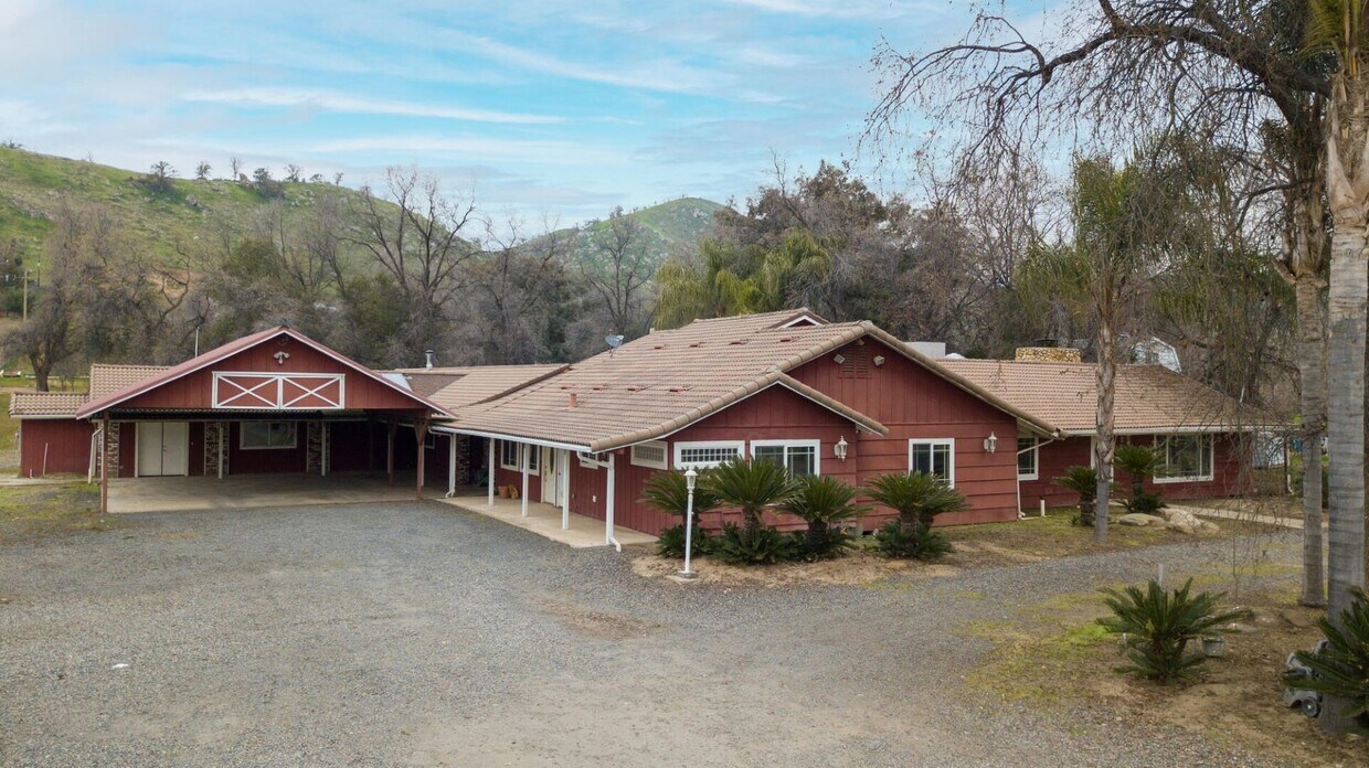 Primary Photo - 32806 CA-190