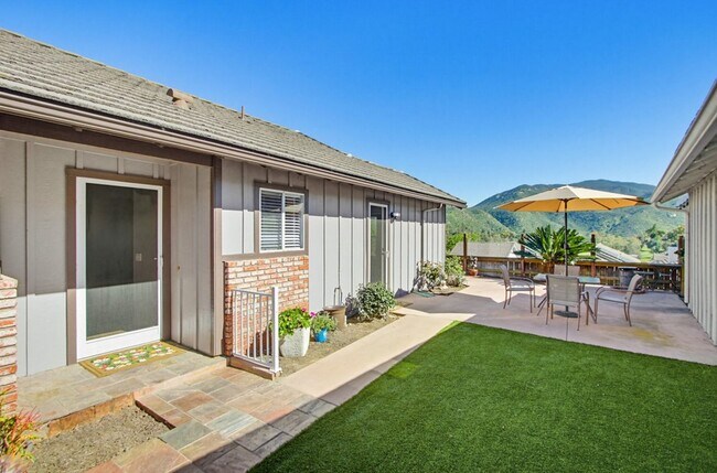 Building Photo - Beautifully Maintained 2 Bed / 2 Bath Home in Gated West Village Community