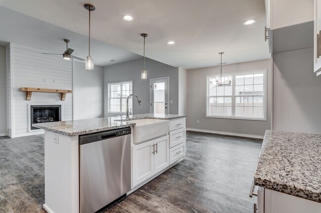 Foto del edificio - Beautiful, brand-new, 3-bedroom, 2-bath home in Nixa with a 3-car garage.