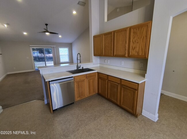 Building Photo - 6781 Plum Lake Dr N