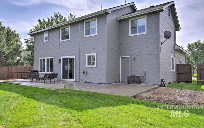 Building Photo - 10230 W Vega Dr