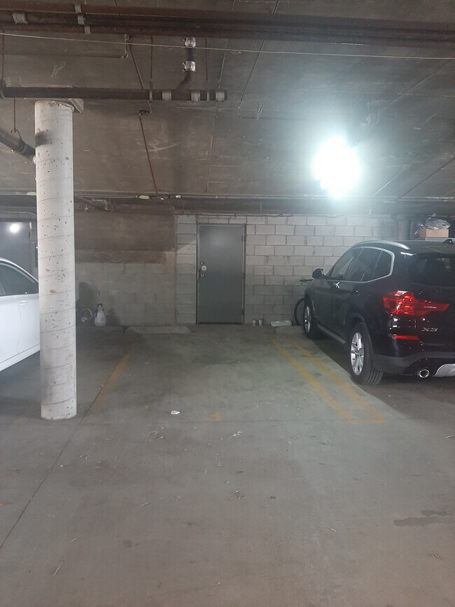 Foto del edificio - 5700 Whitsett Ave
