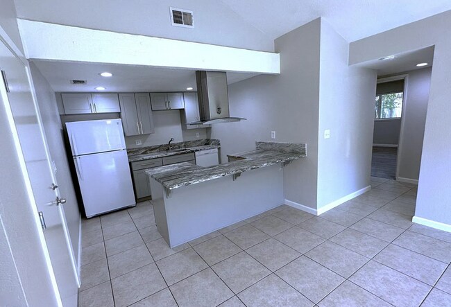 Foto del edificio - Beautiful 2/2 Duplex in Citrus Heights!
