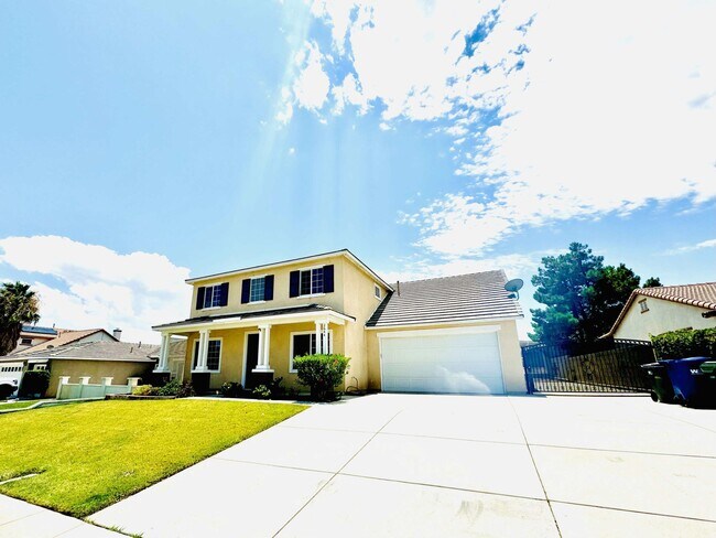 Building Photo - 2644 Taft Ln