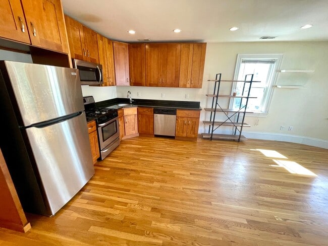 Foto del edificio - Allston 3bed / 3bath available now