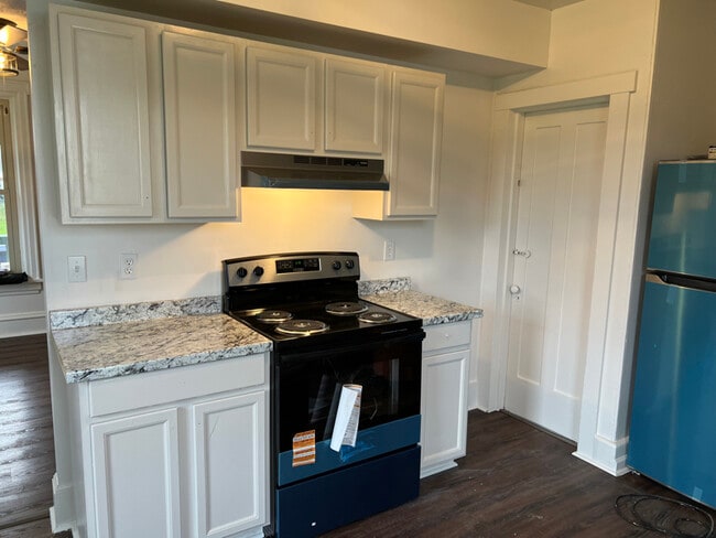 Building Photo - 331 Church St