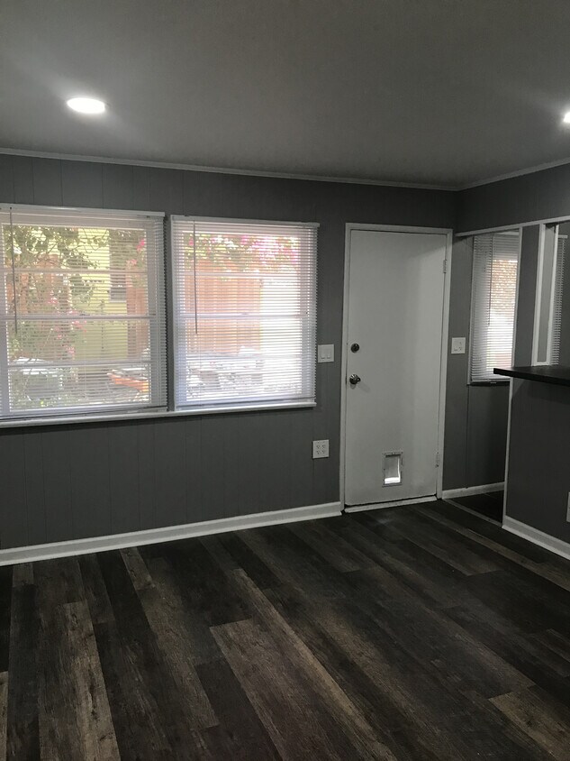Living room - 10657 Woodbridge St