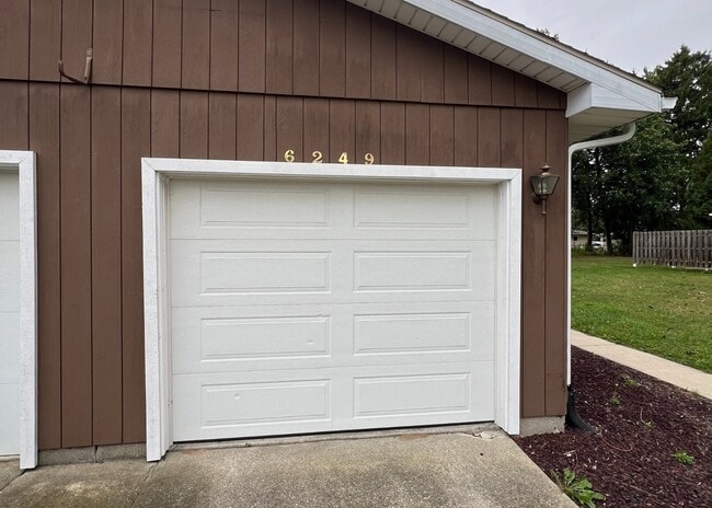 Building Photo - 6249 Amanda Dr