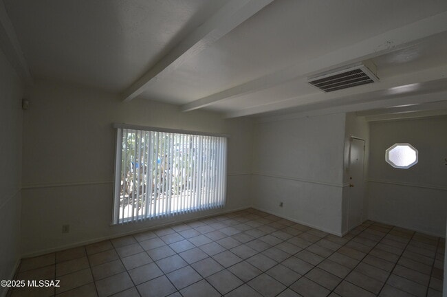 Building Photo - 2119 N Catalina Ave