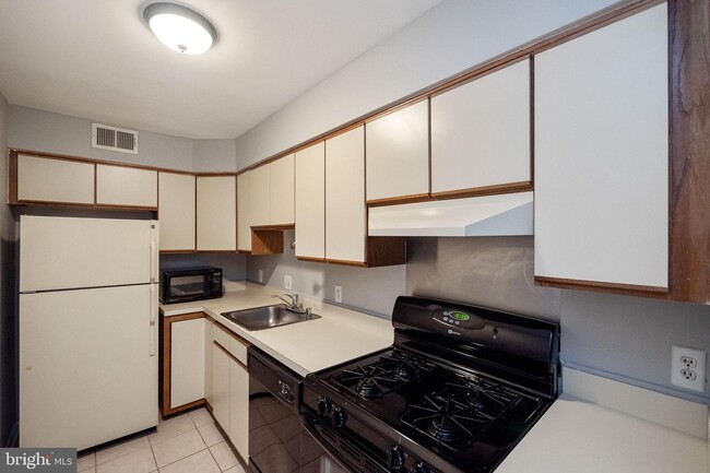 Building Photo - 3024 Pineview Ct NE
