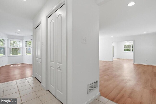 Building Photo - 312 Woodvale Dr