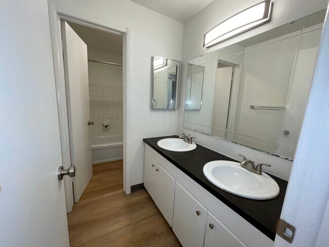 Building Photo - RENOVATED 2BD/1BA MILLWOOD APARTMENT | A/C | COVERED PARKING | PET FRIENDLY | AVAIL UPON REQUEST