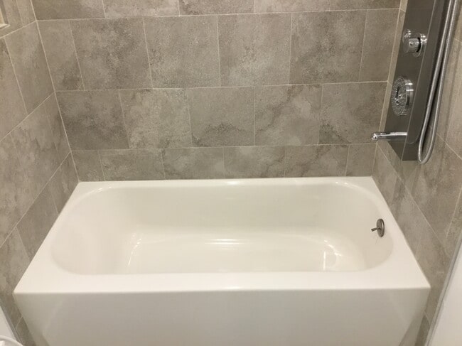 Foto del edificio - 42 Rockland Drive