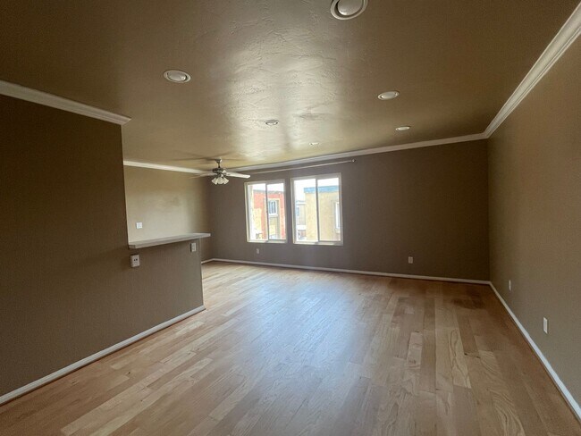 Foto del edificio - 1 Bedroom 1 Bathroom Condo. Minutes from D...