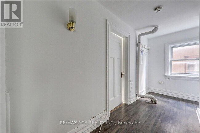 Photo du bâtiment - 173 Spadina Rd