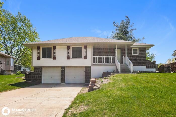 Primary Photo - 1015 NE Deerbrook Terrace, Lees Summit, MO...