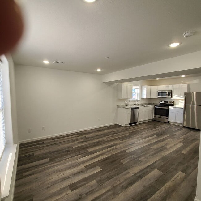 Building Photo - 407 E Doxey St