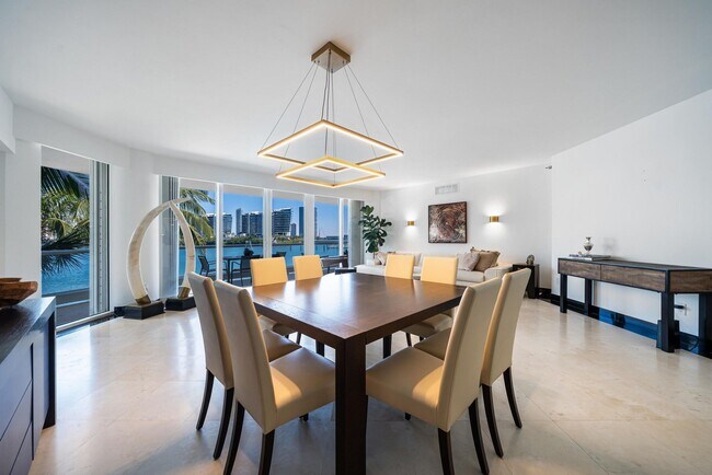 Foto del edificio - 7000 Island Blvd