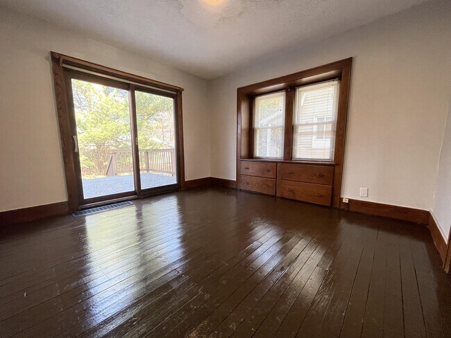 Foto del edificio - 457 Adkins Ave