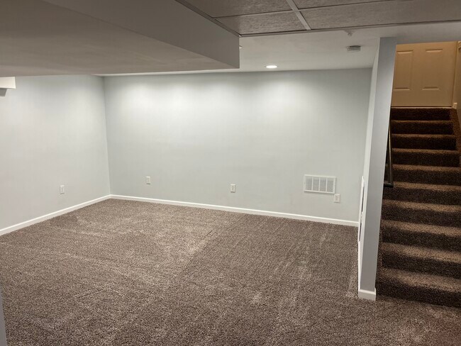 Living room - 447 Edgewater Dr