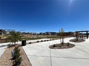 Building Photo - 6113 Hibiscus Gdn St