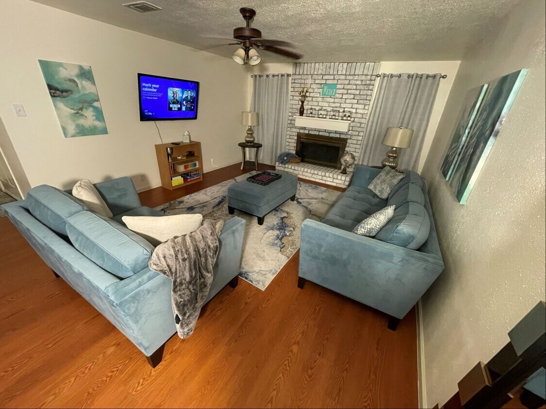 Primary Photo - 1323 River Rock Dr