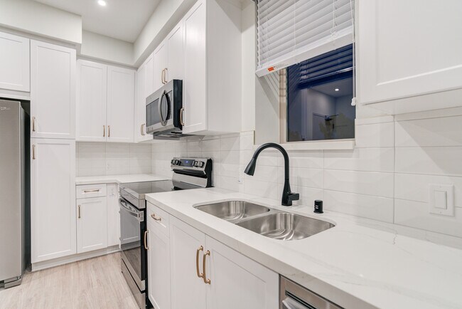 Building Photo - Bolsa Row Apartments
