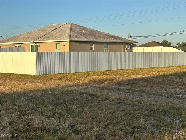 Foto del edificio - 1429 Nelson Rd N