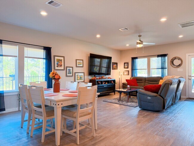 Foto del edificio - 14003 Moose Creek Ln