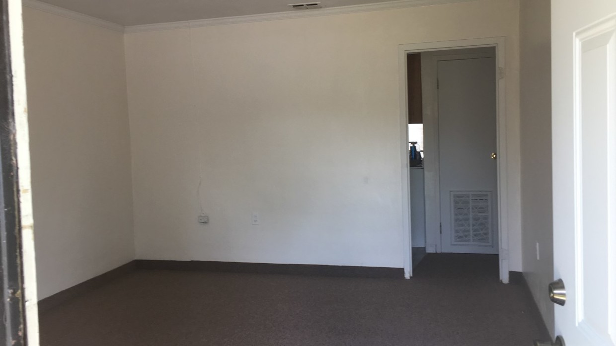 Living Room - 2220 S Madison St