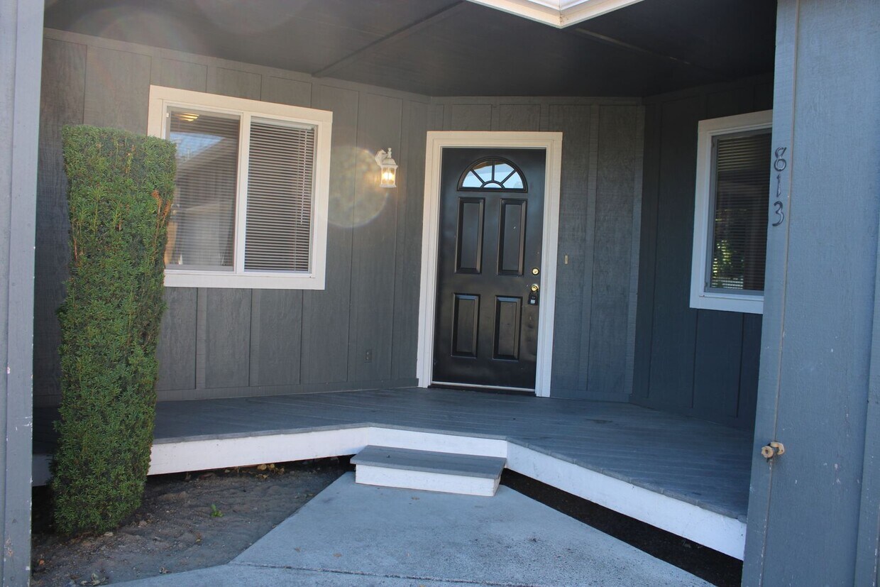 811813813 Peterson Rd Unit 813, Burlington, WA 98233 Room for Rent