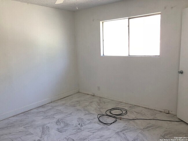Foto del edificio - 11127 Belair Dr