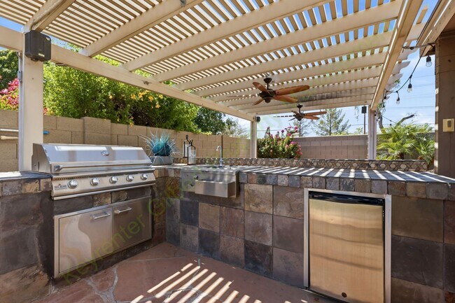 Foto del edificio - Resort-Style Gilbert Living with Private Pool & Outdoor Kitchen!